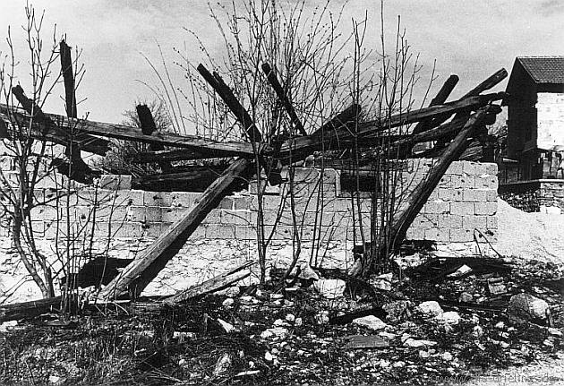 zerstörtes Haus bei Hadzici BiH
